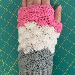 Crochet fingerless gloves size L